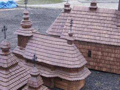 Miniatúry drevených chrámov v obci Ľutina 23