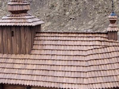 Miniatúry drevených chrámov v obci Ľutina 36