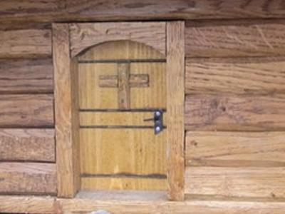 Miniatúry drevených chrámov v obci Ľutina 37